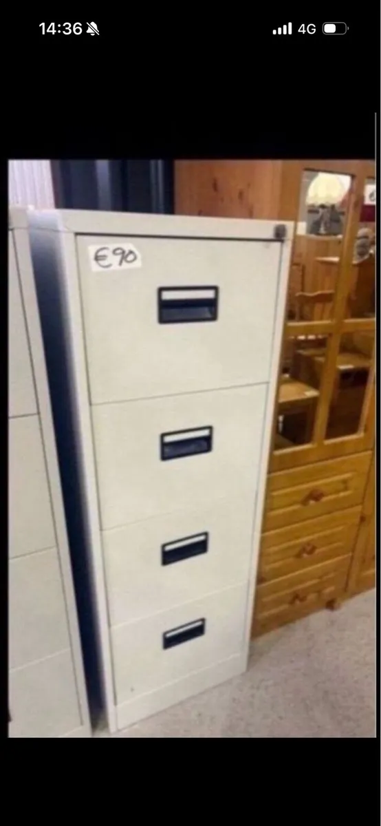 Filling cabinet with key