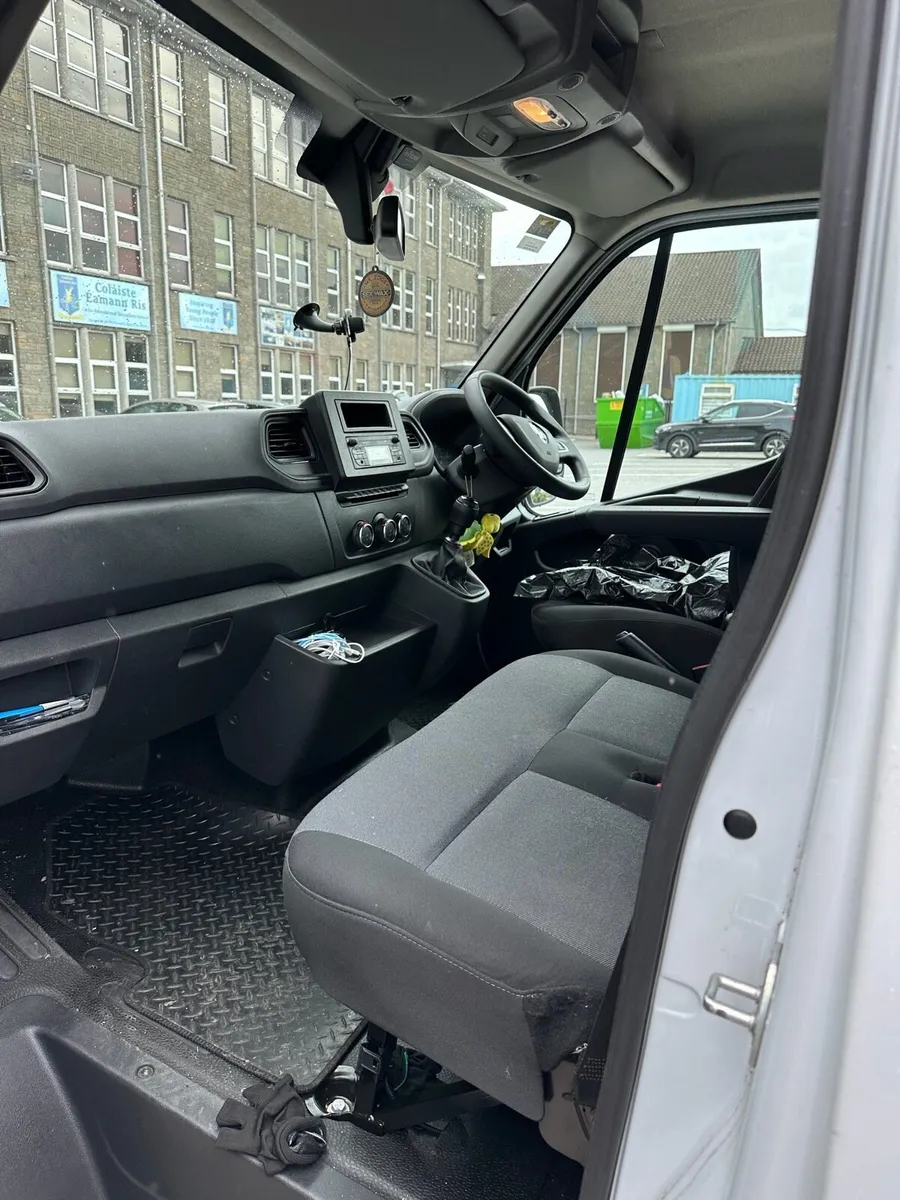 2022 Renault Master ELWB High roof - Image 2