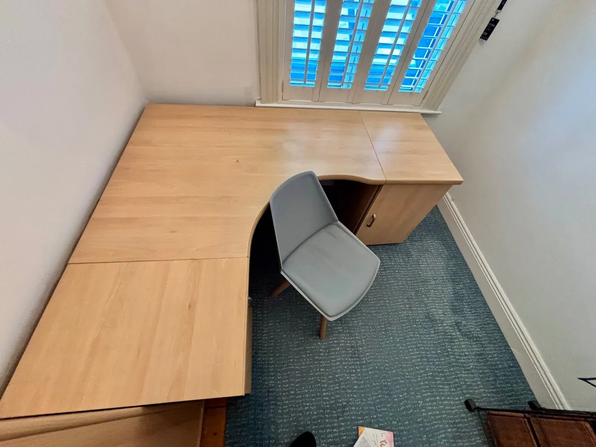 Office desk - Image 2