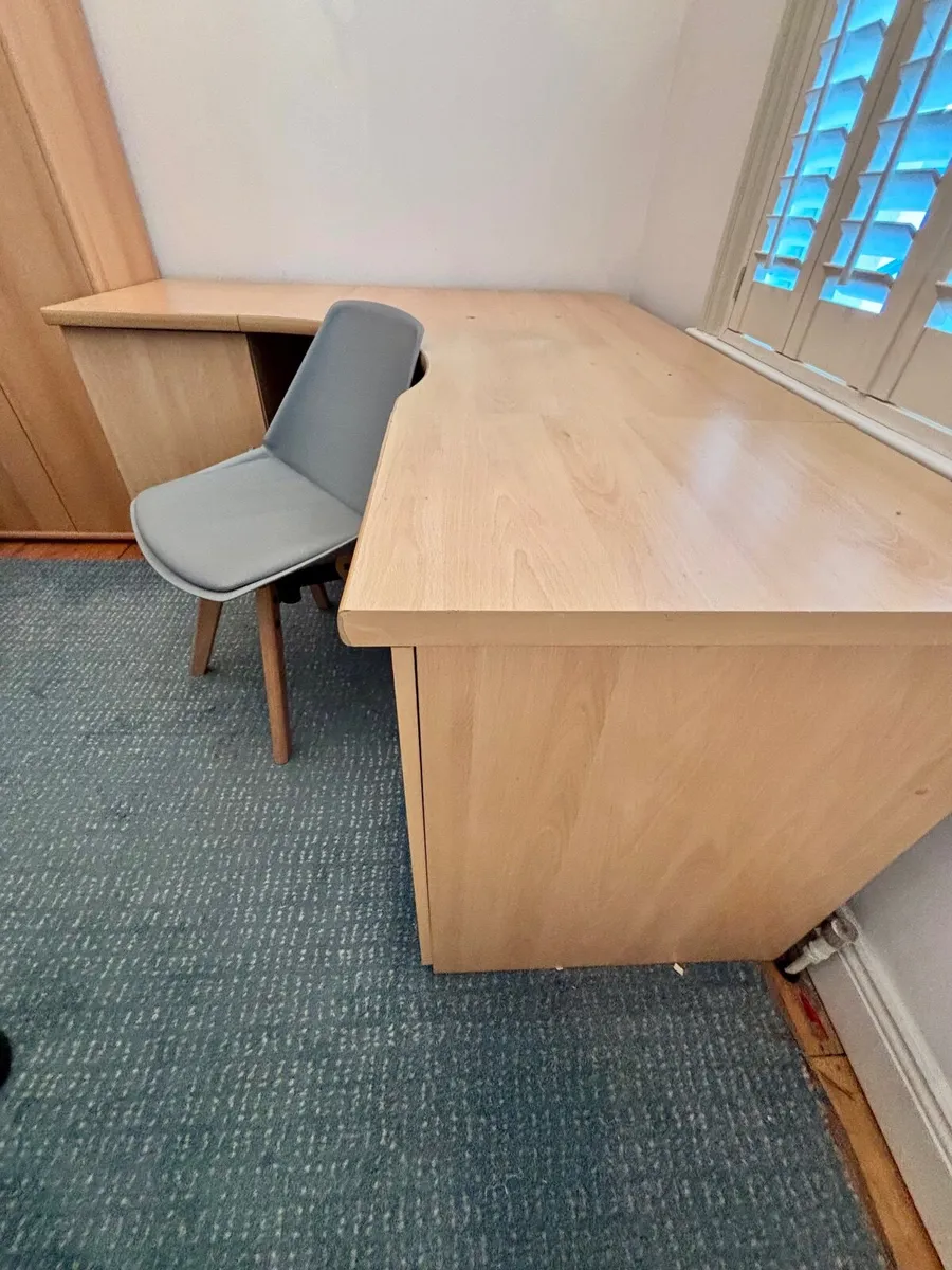 Office desk - Image 3
