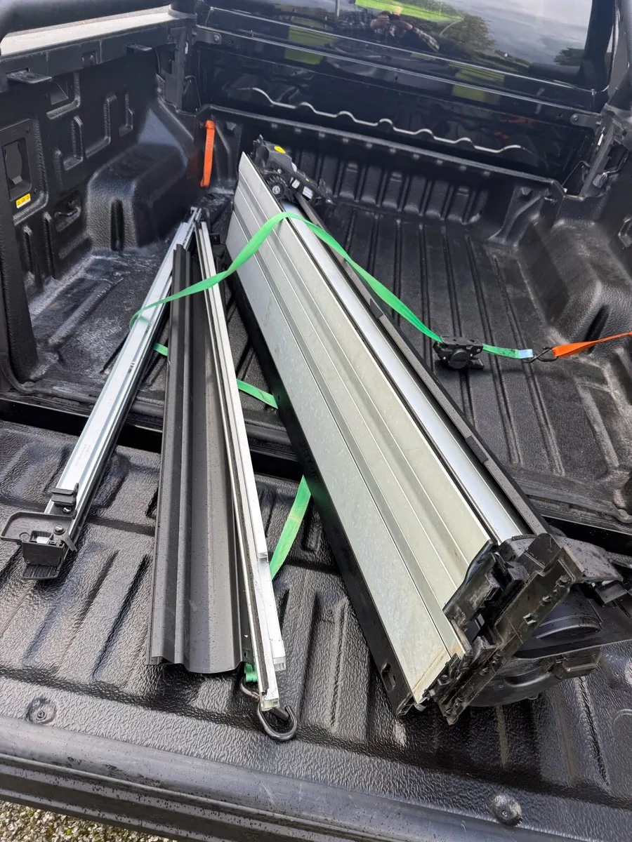 Genuine VW Amarok Electric Roller Cover - Image 3
