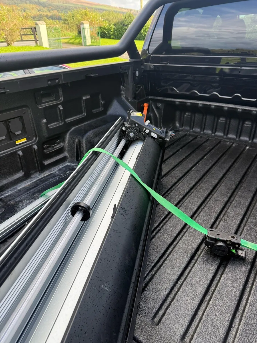 Genuine VW Amarok Electric Roller Cover - Image 4