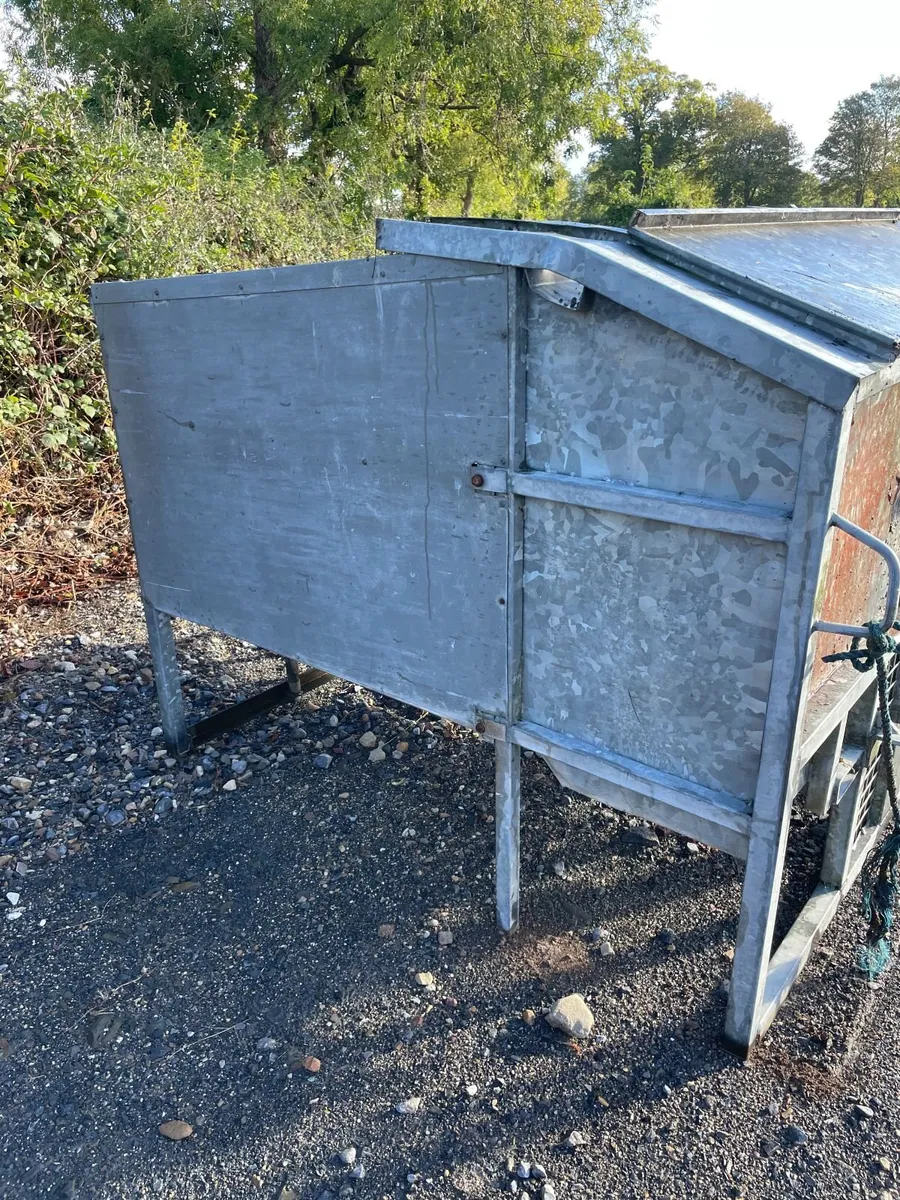 Heavy Duty Calf/Weanling Creep Feeder 6ft - Image 1