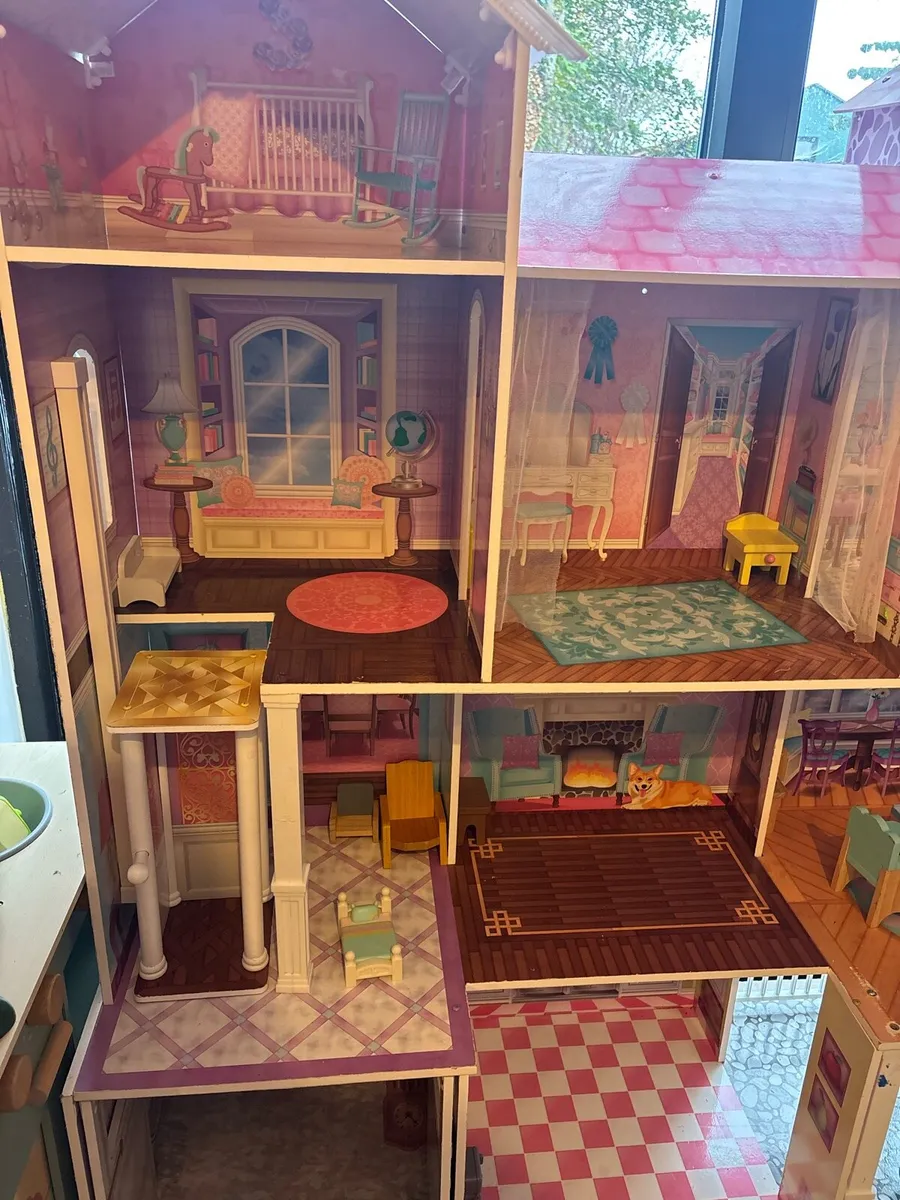 Giant doll house - Image 2