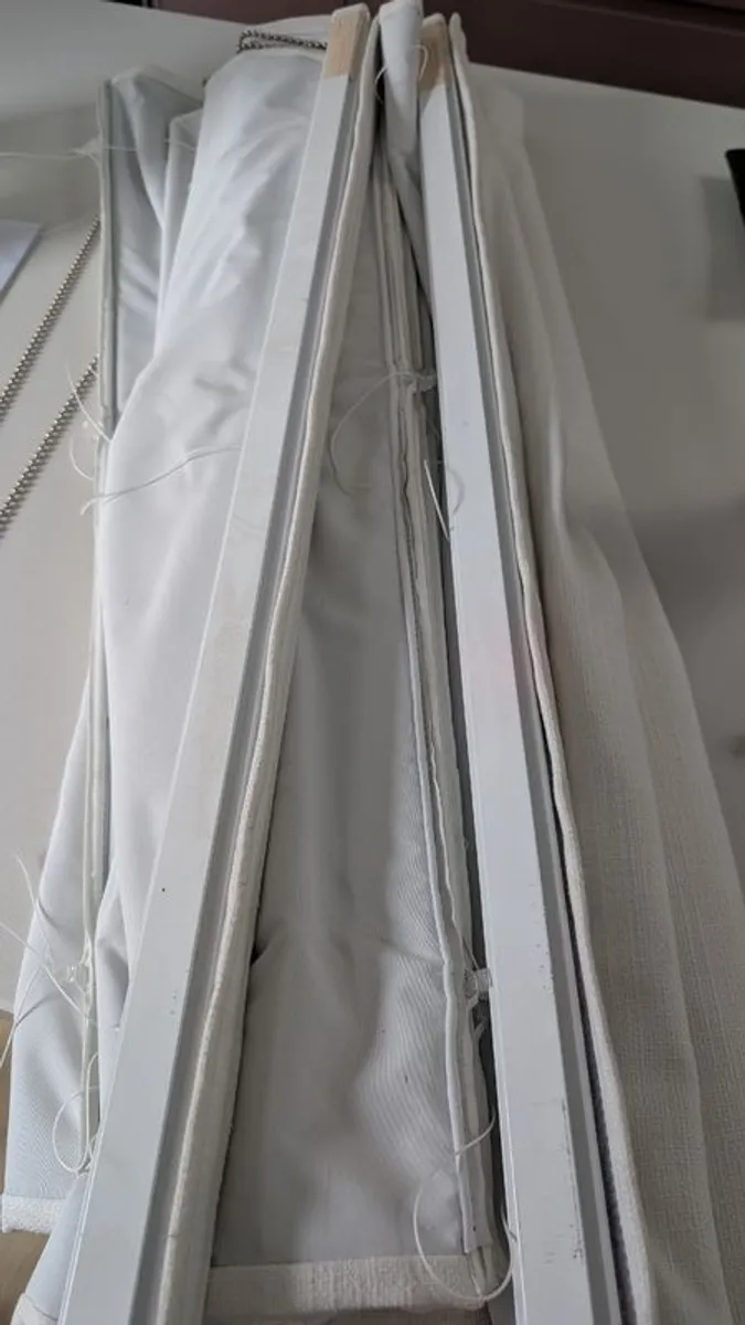 2x Ivory Linen Roman Blinds & Mechanism - Image 2
