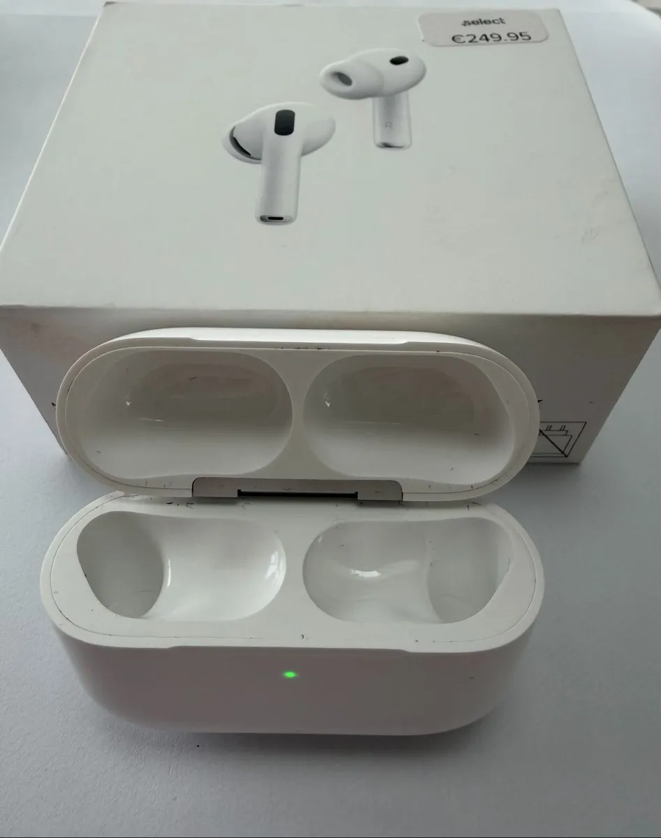 Apple AirPods Pro3  Case + 4 Pairs New Ear Tips - Image 1