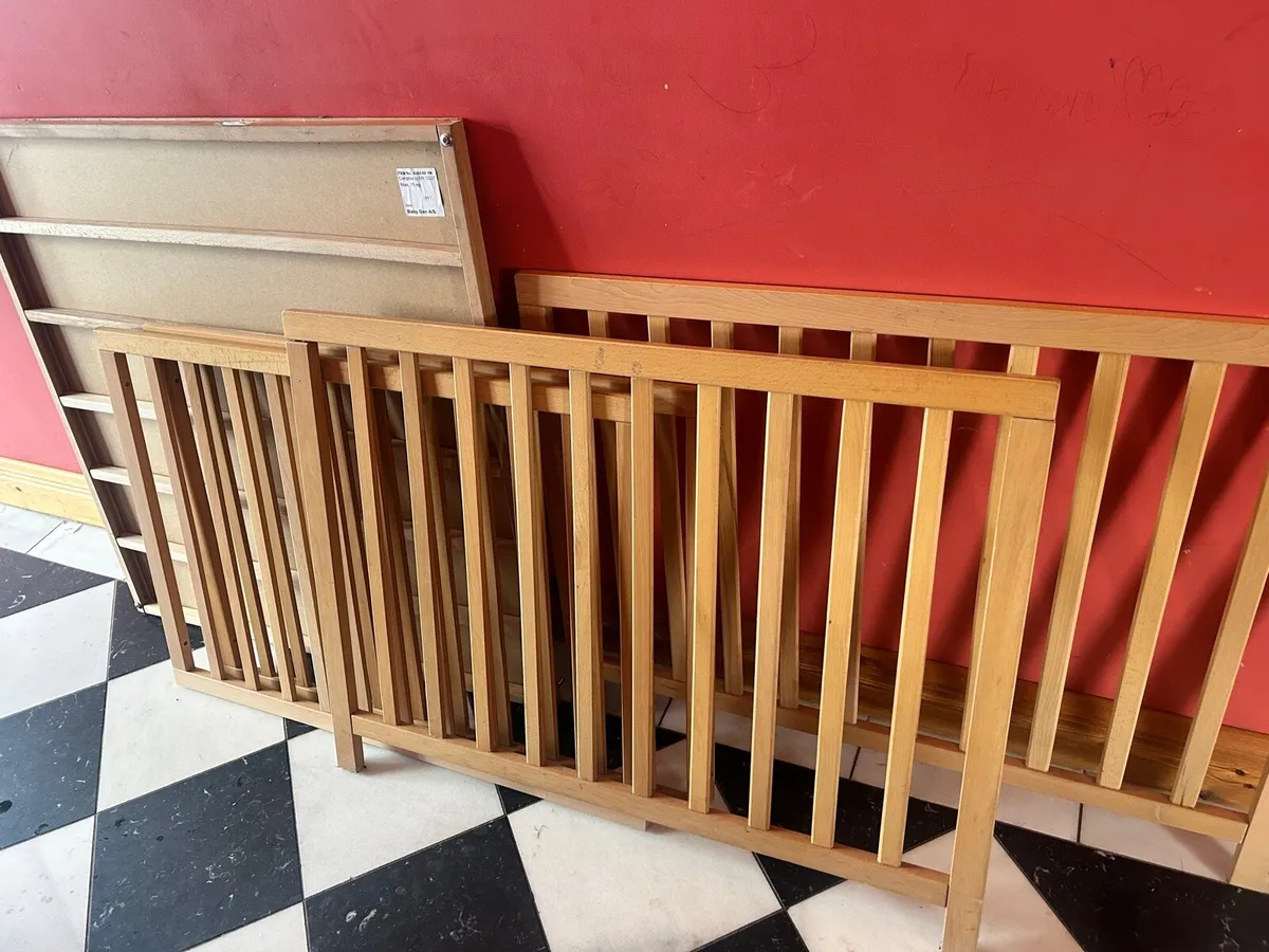 Timber play pen - Image 2