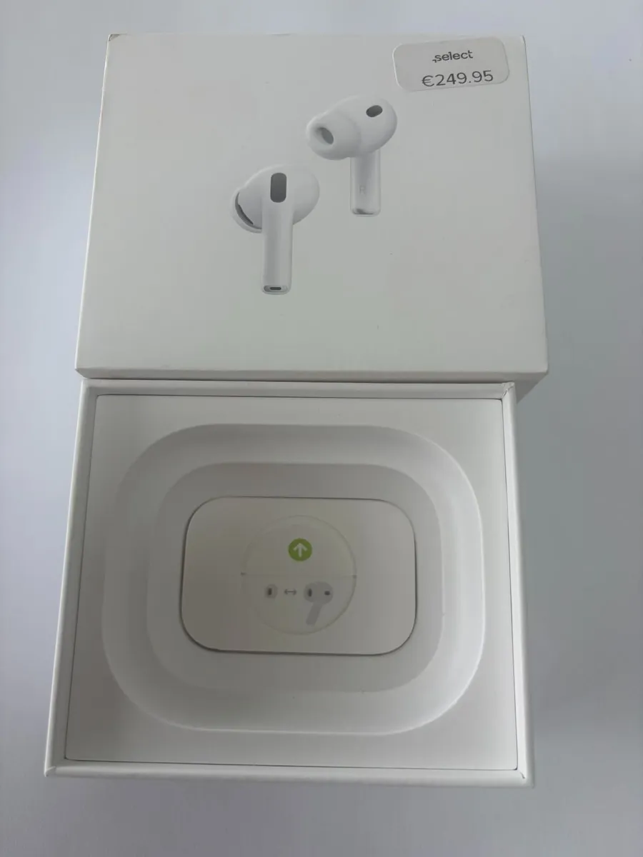 Apple AirPods Pro3  Case + 4 Pairs New Ear Tips - Image 2