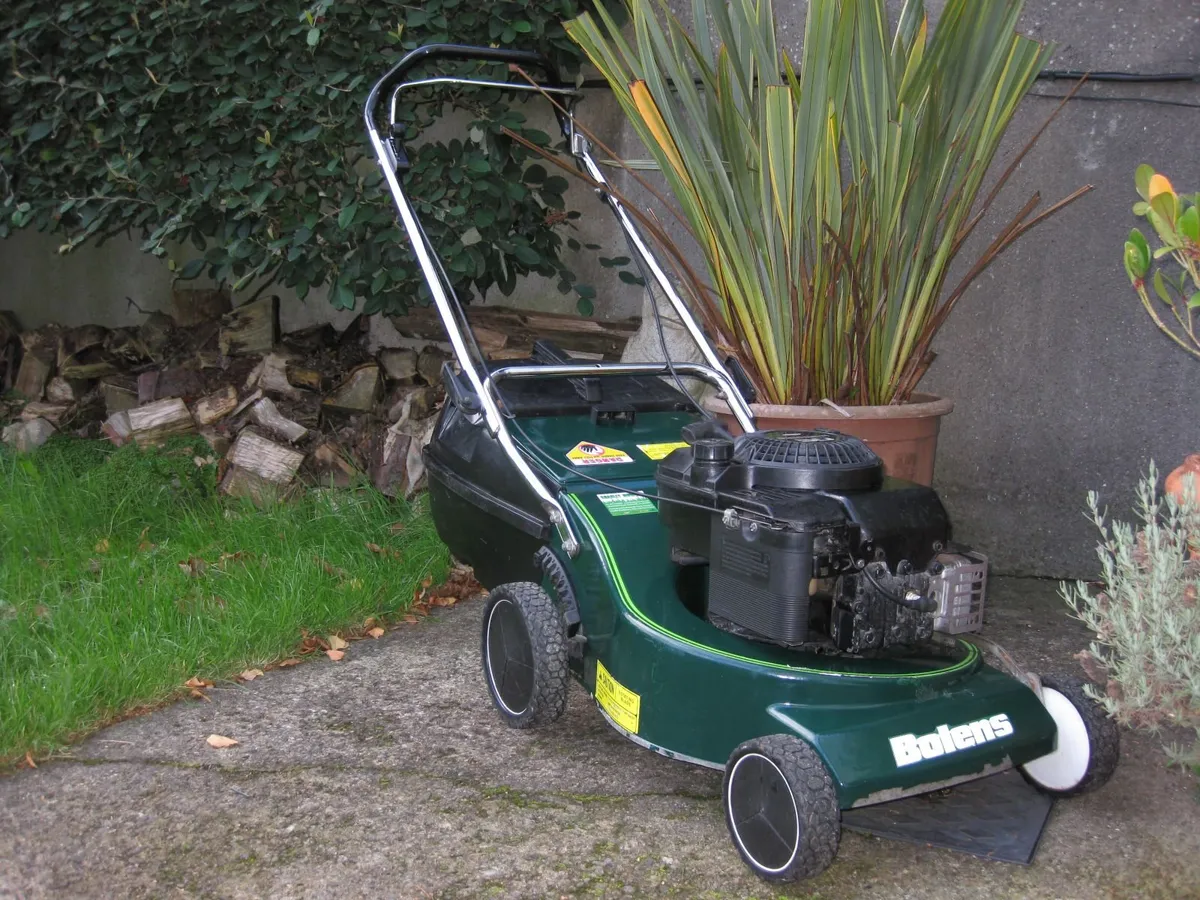 Bolens / Briggs & Stratton 5HP Petrol Mower. - Image 2