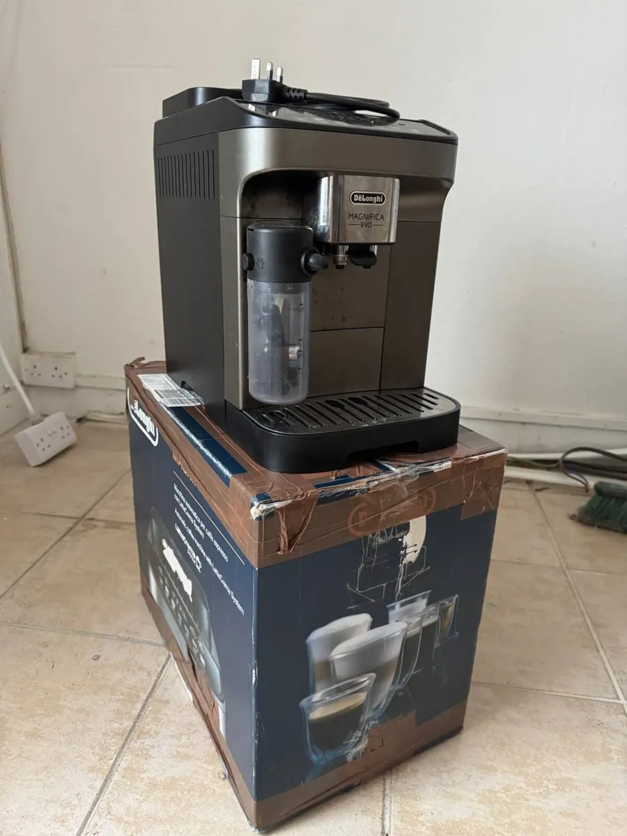 Delonghi Magnifica Evo Coffee Machine - Image 2