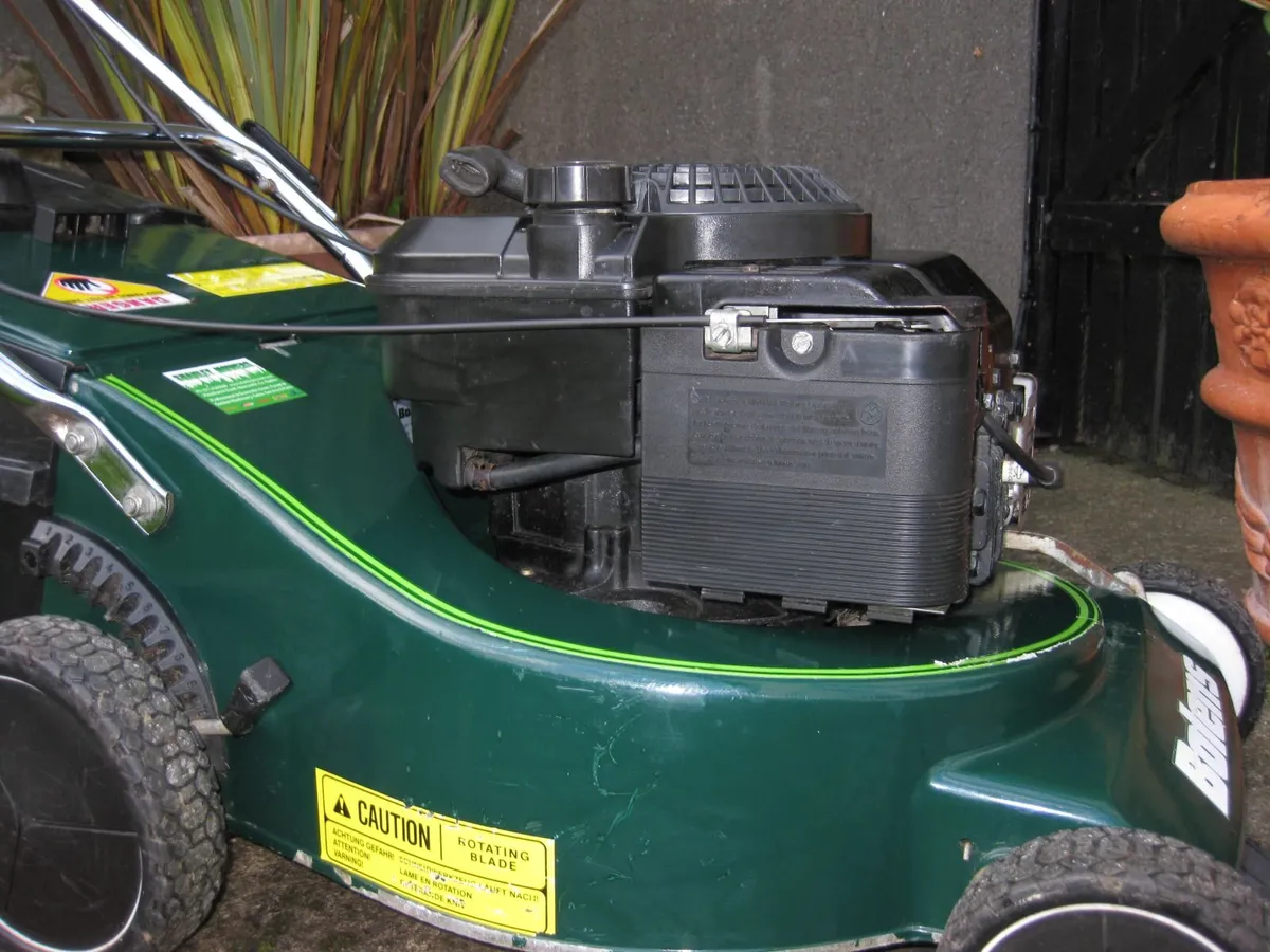 Bolens / Briggs & Stratton 5HP Petrol Mower. - Image 3