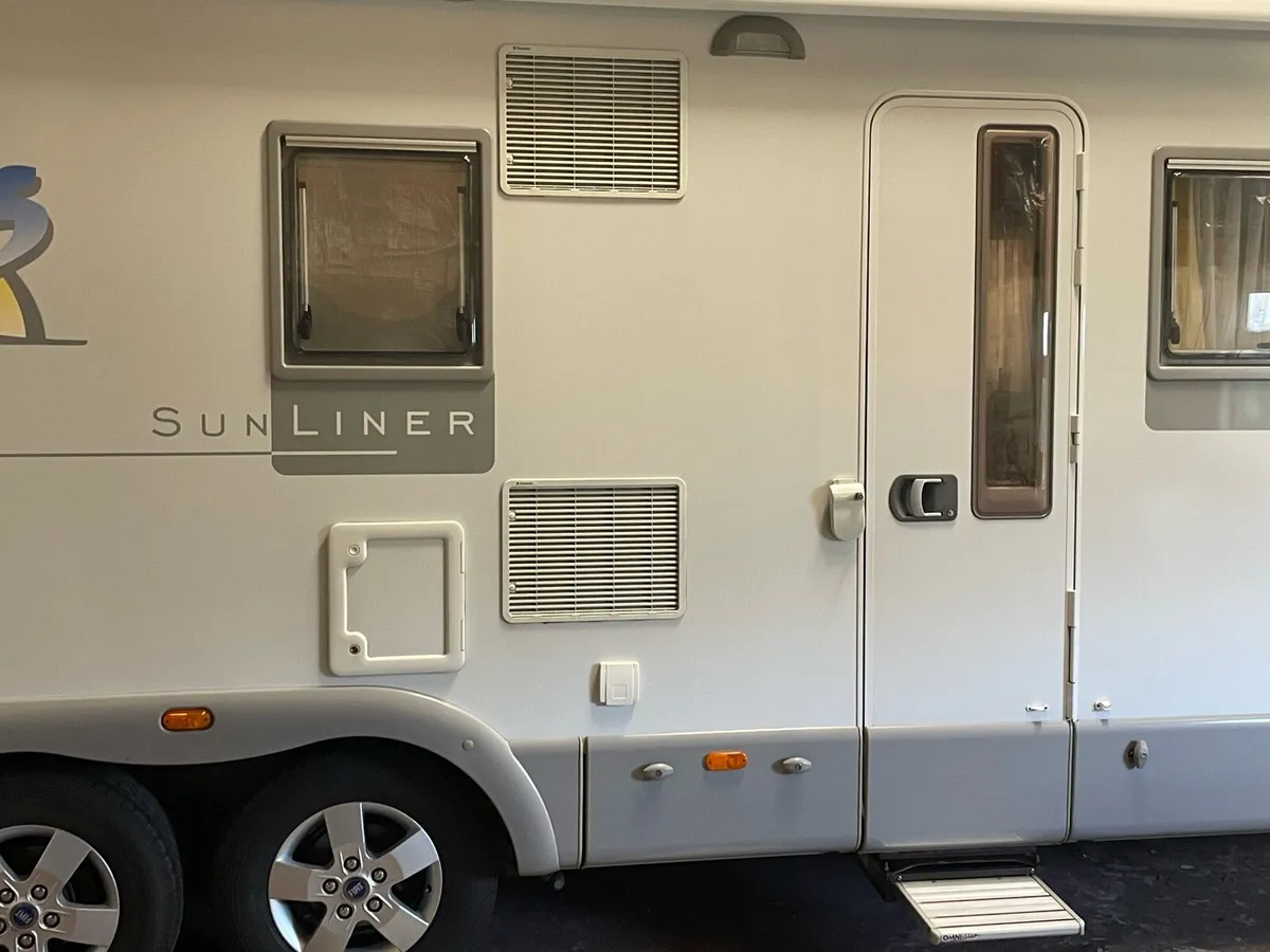 A class camper - Image 2