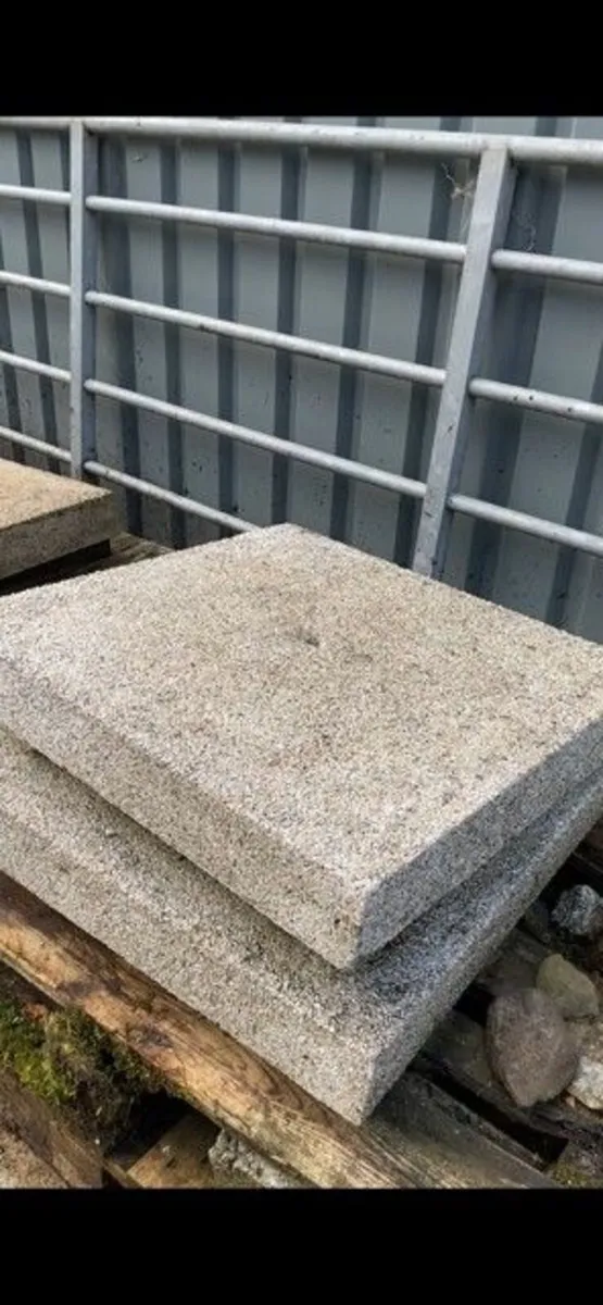 Reconstituted Granite Pier caps 28'' - Drilled - Image 1