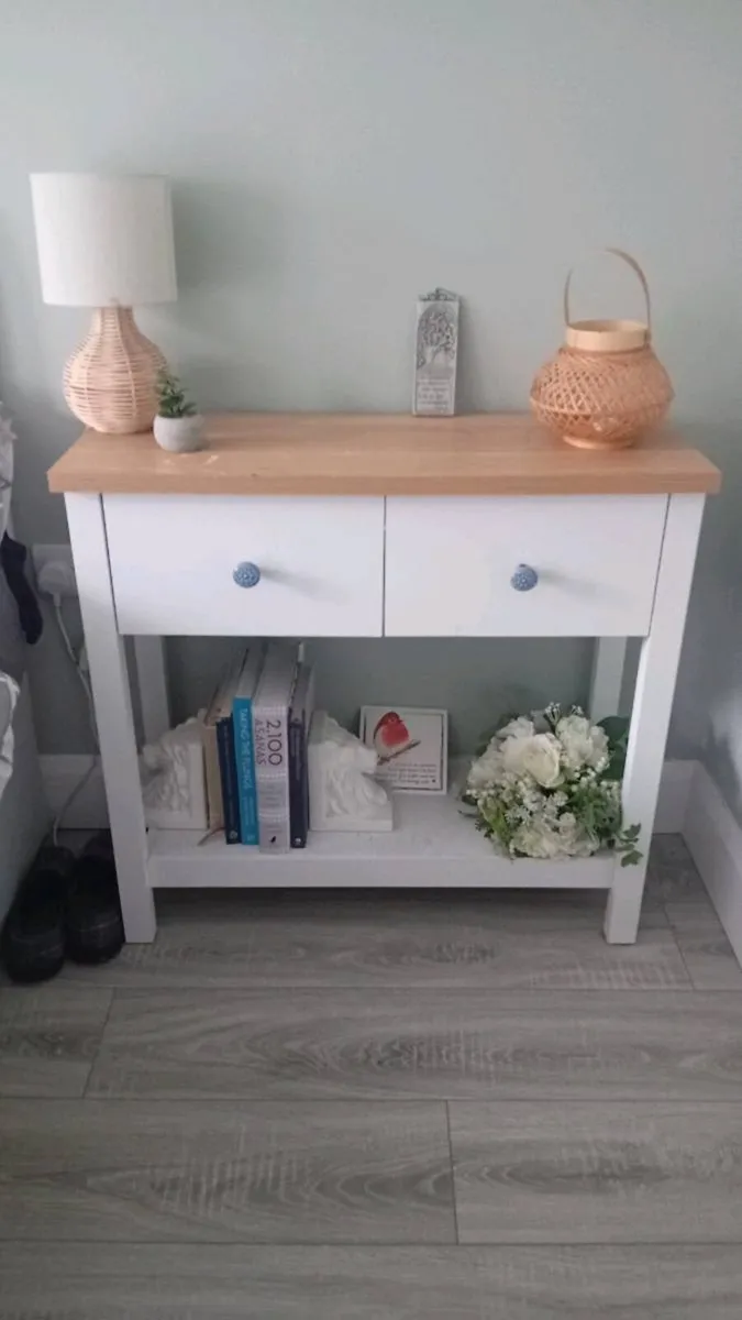 Console table - Image 1