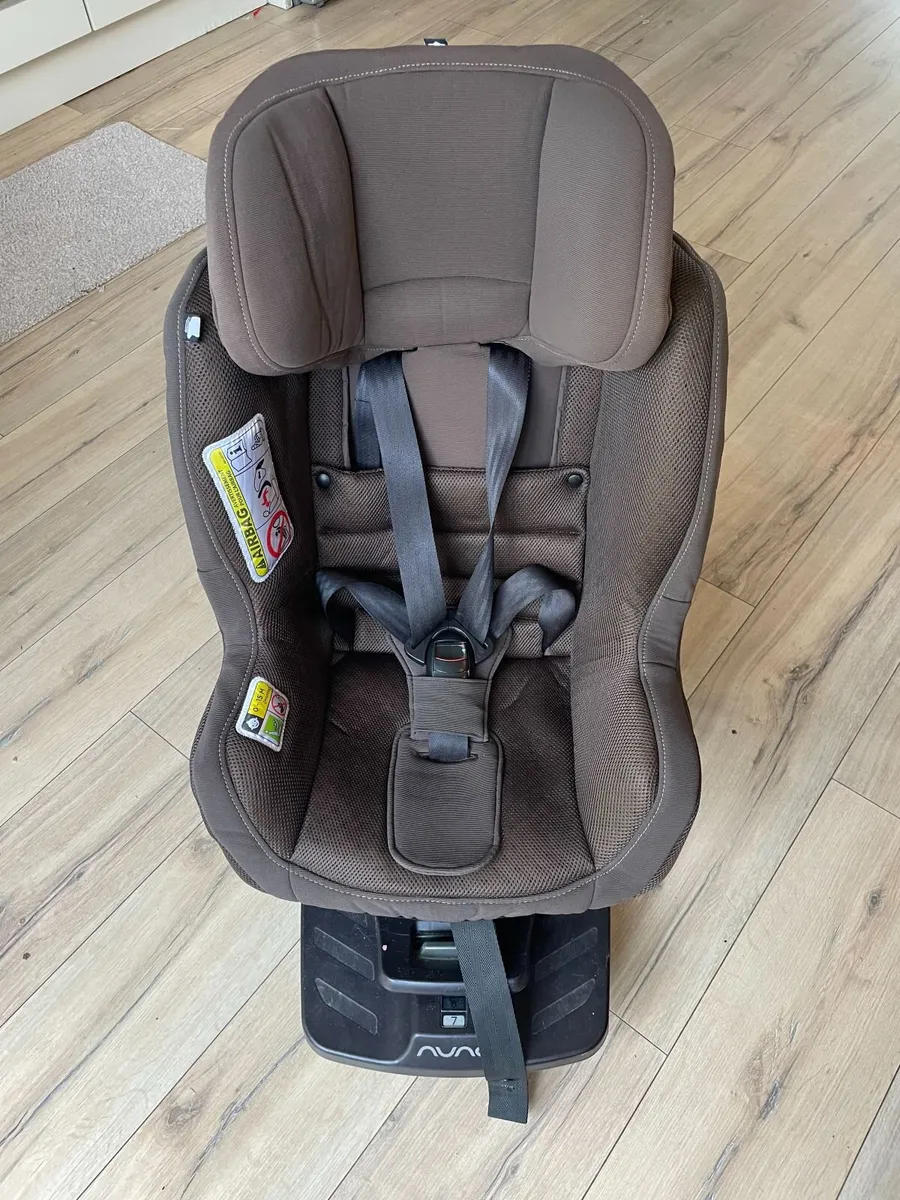 Nuna baby car seat - Image 4