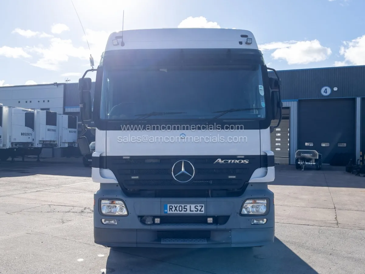 2005 MERCEDES-BENZ ACTROS 2536 CARAVAN MOVER - Image 2