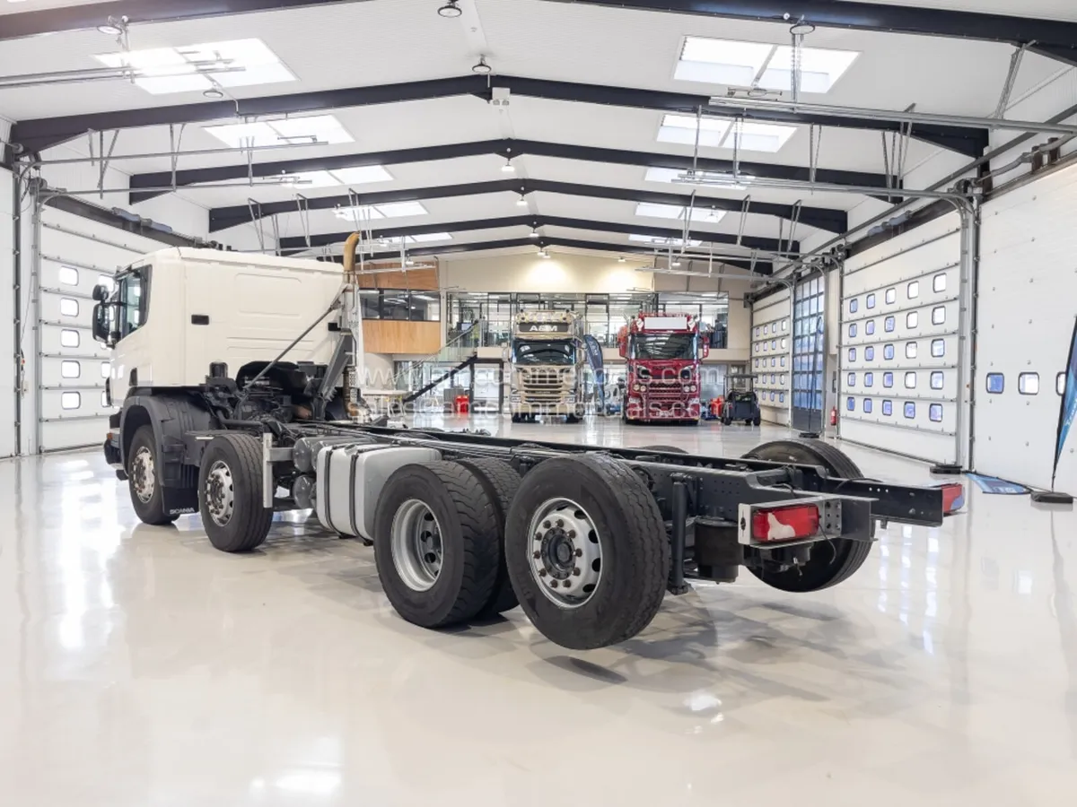 2015 SCANIA P370 CHASSIS CAB - Image 4