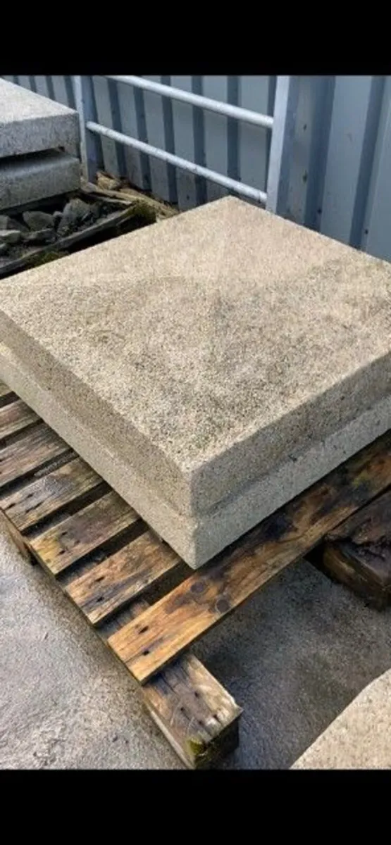 30'' Apex Sandstone Pier Caps - Image 2