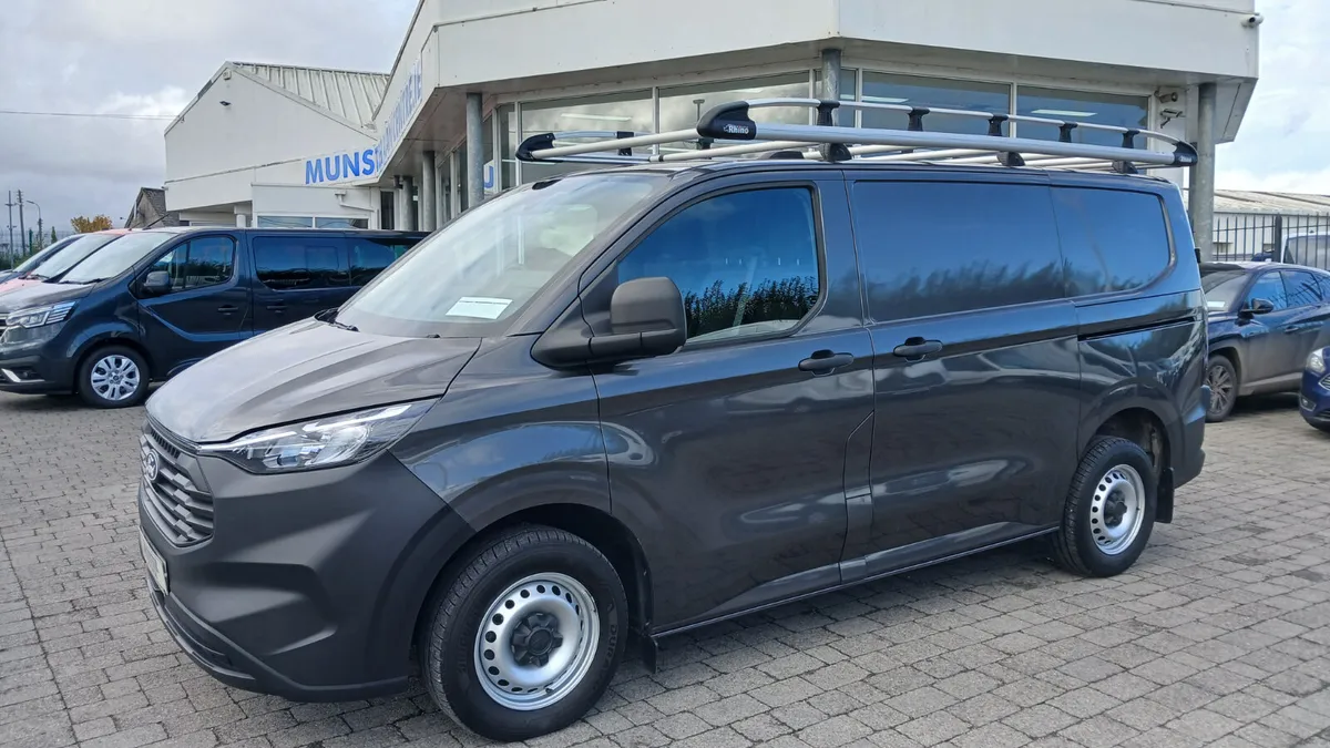 252 FORD CUSTOM L1 TREND NEW SHAPE 16K KMS.EXTRAS! - Image 1