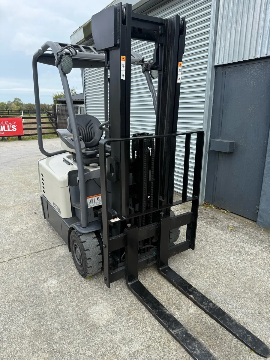 Forklift - Image 2