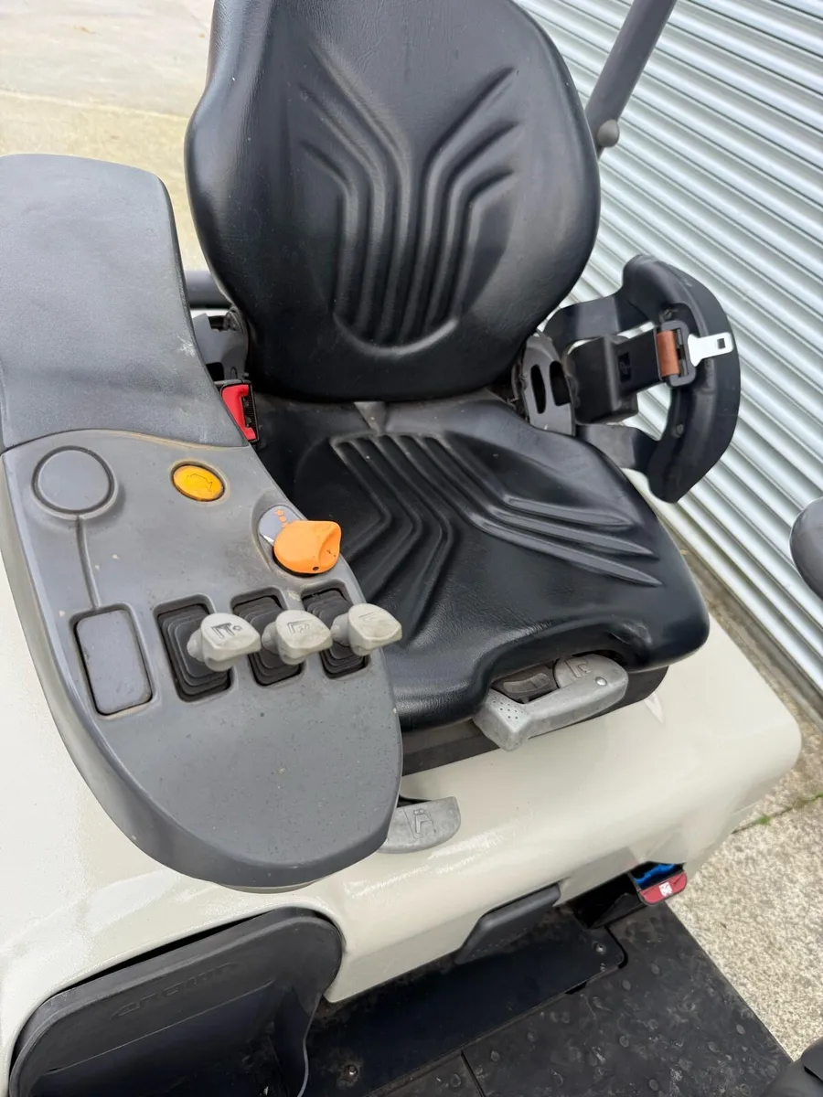 Forklift - Image 3