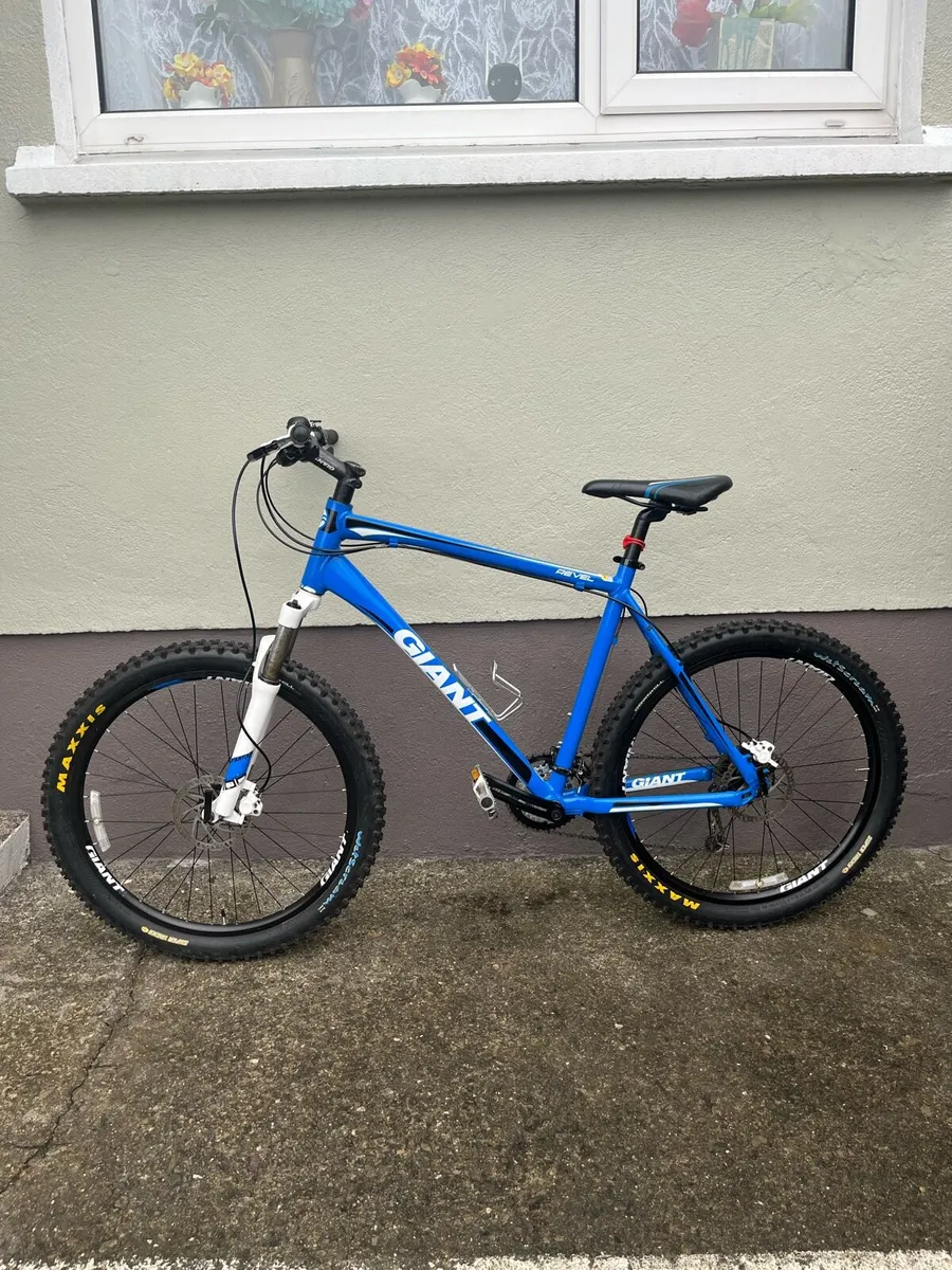 Giant Revel mountain bike - Image 4