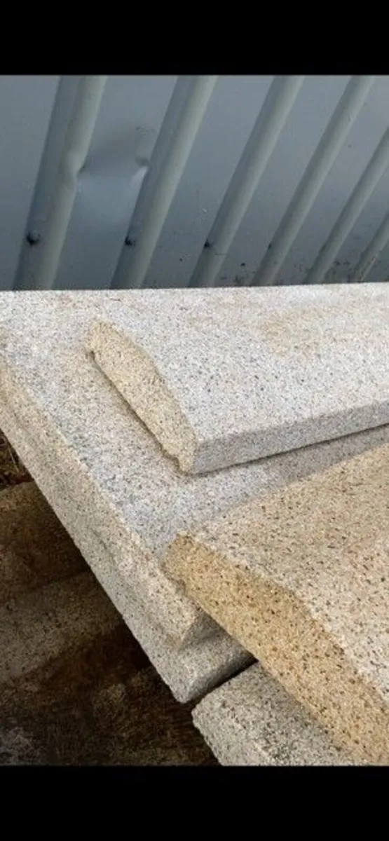 Selection of reconstituted wall caps - Image 1