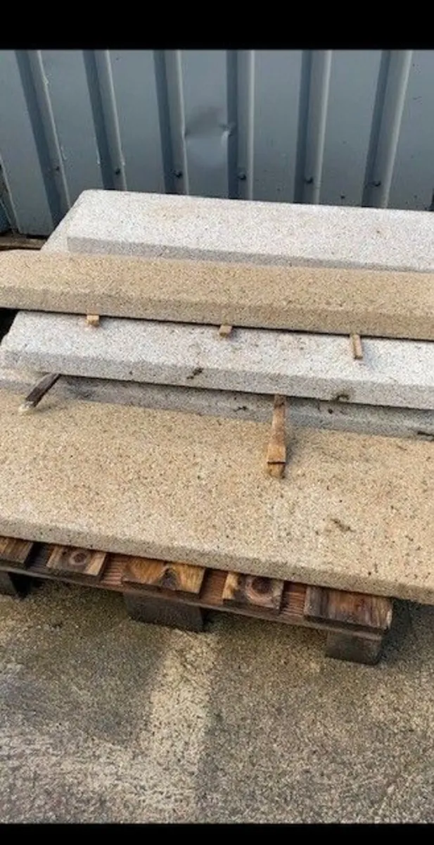 Selection of reconstituted wall caps - Image 2