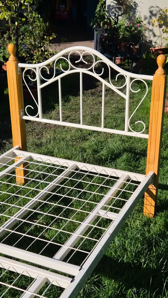 Bed frame - Image 1