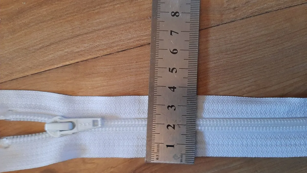 Clothing zips - Image 1