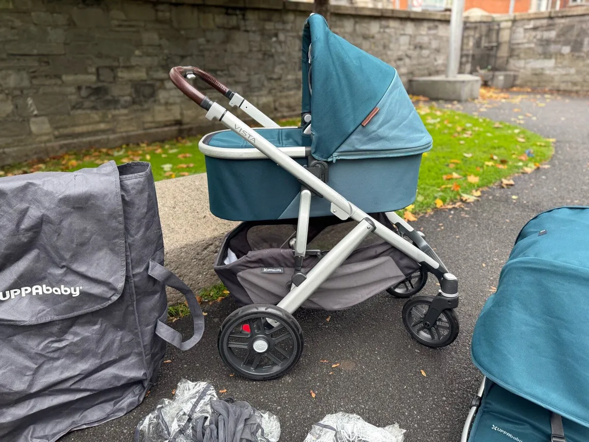 Uppababy Vista V2 Finn travel system - Image 3