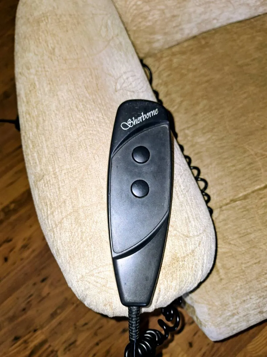 Riser recliner electric armchair - Image 4