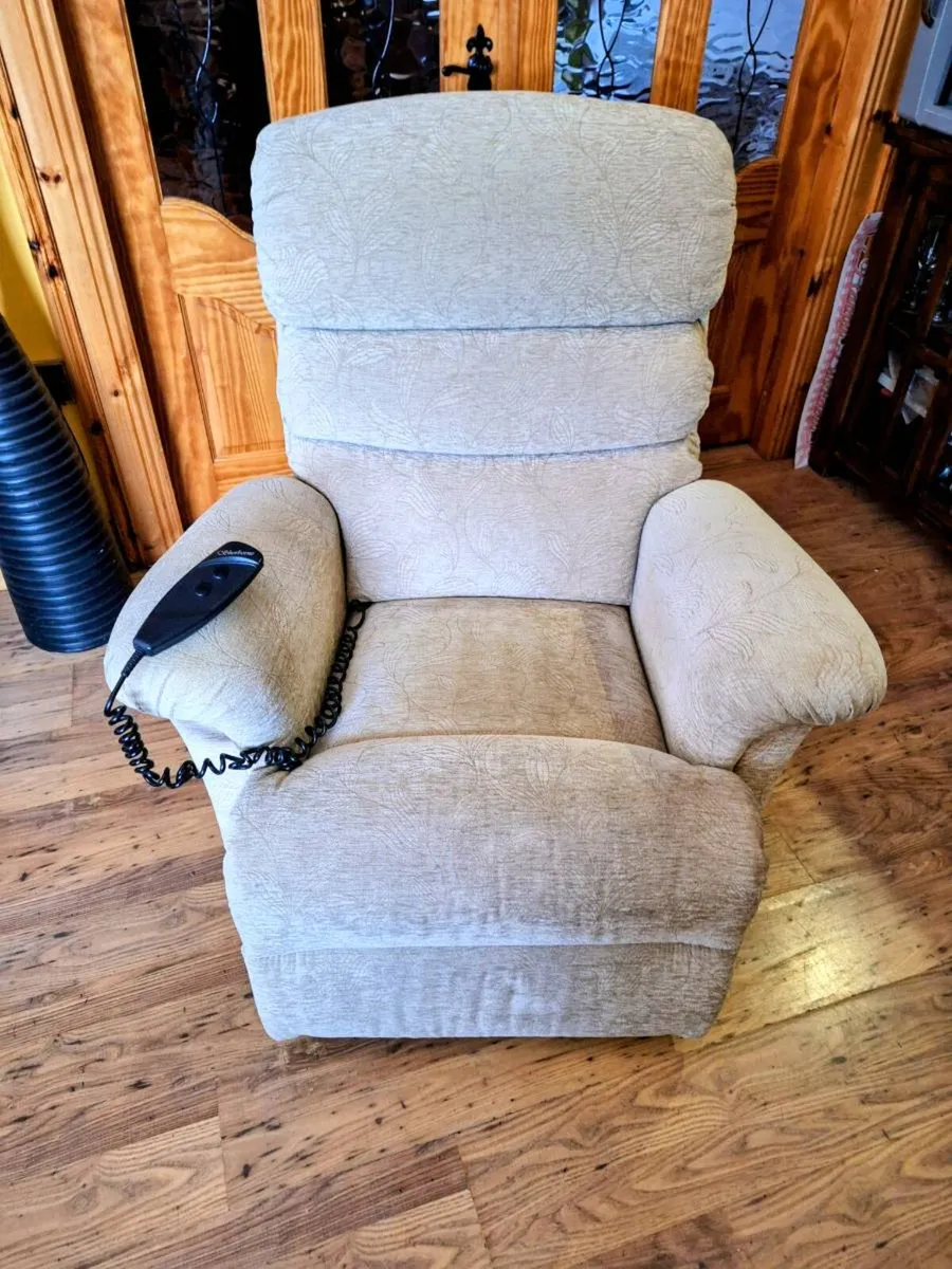 Riser recliner electric armchair - Image 1