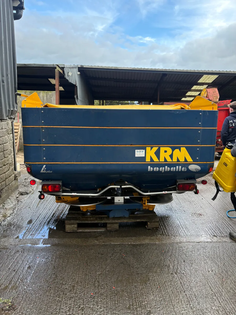 Bogbelle Fertiliser Spreader - Image 1