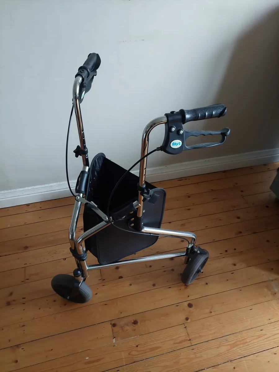 Walker with 3 wheels - Image 2