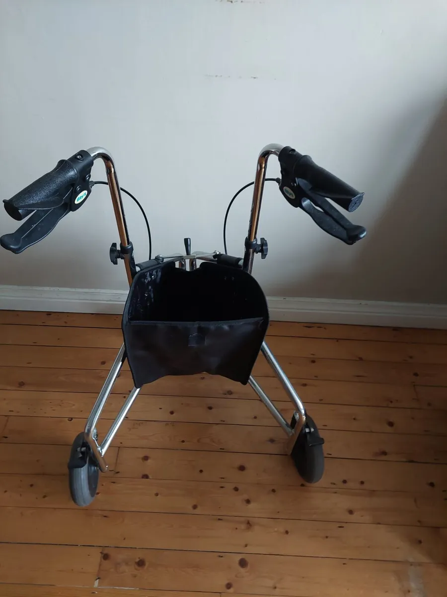 Walker with 3 wheels - Image 3