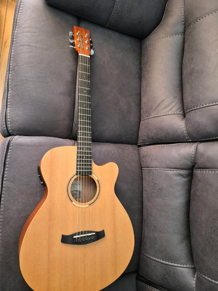 Guitar for sale - Image 2