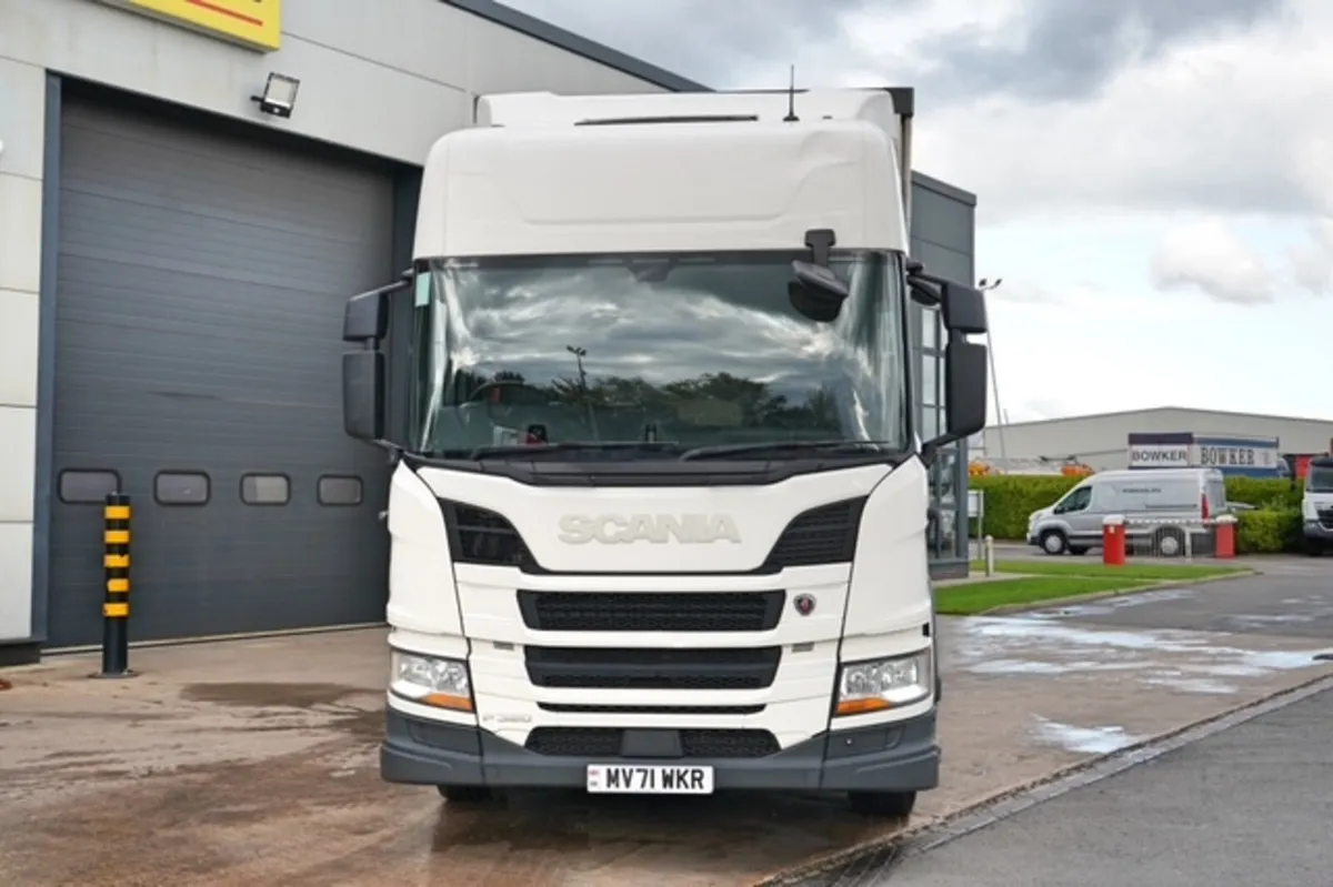 2021 SCANIA P320 6X2 HI-ROOF SLEEPER  CURTAINSIDER - Image 2