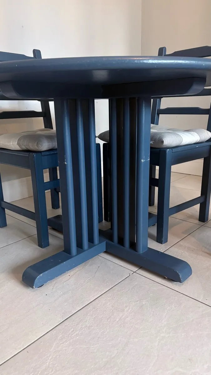 Solid Oak Round Table & 4 Chairs - Image 2