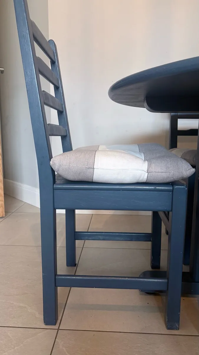 Solid Oak Round Table & 4 Chairs - Image 3