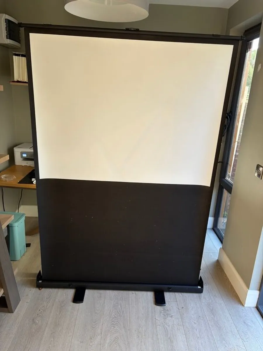 Projector screen - Image 3