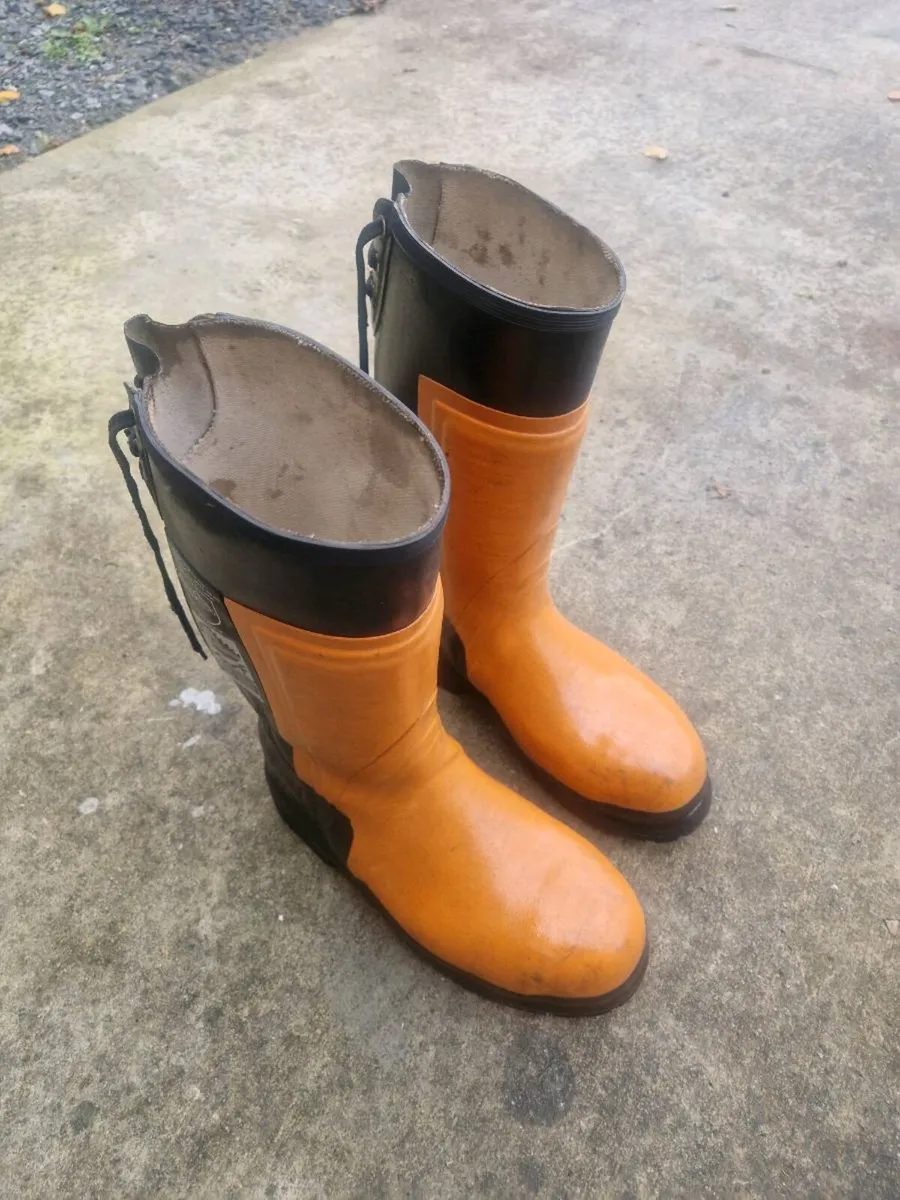 Professional chainsaw boots/wellies - Image 1