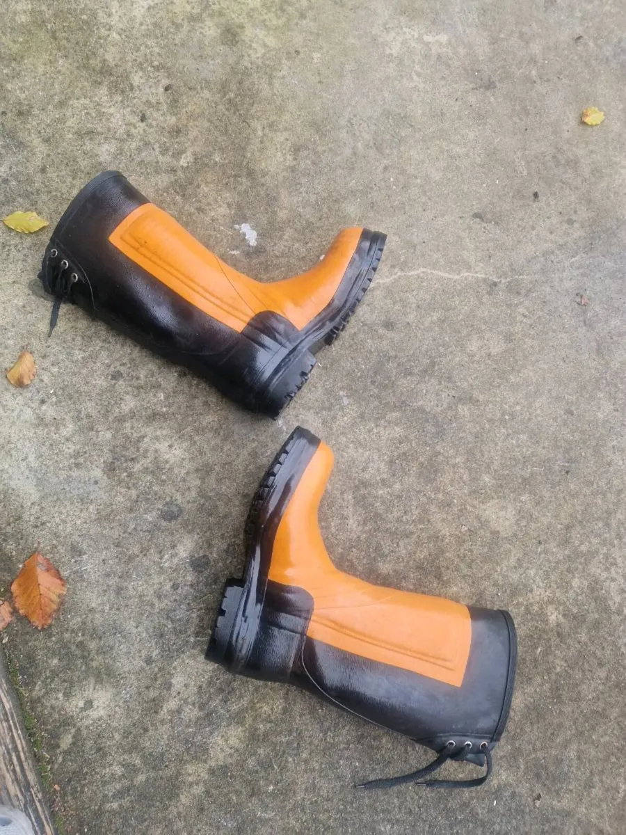 Professional chainsaw boots/wellies - Image 2