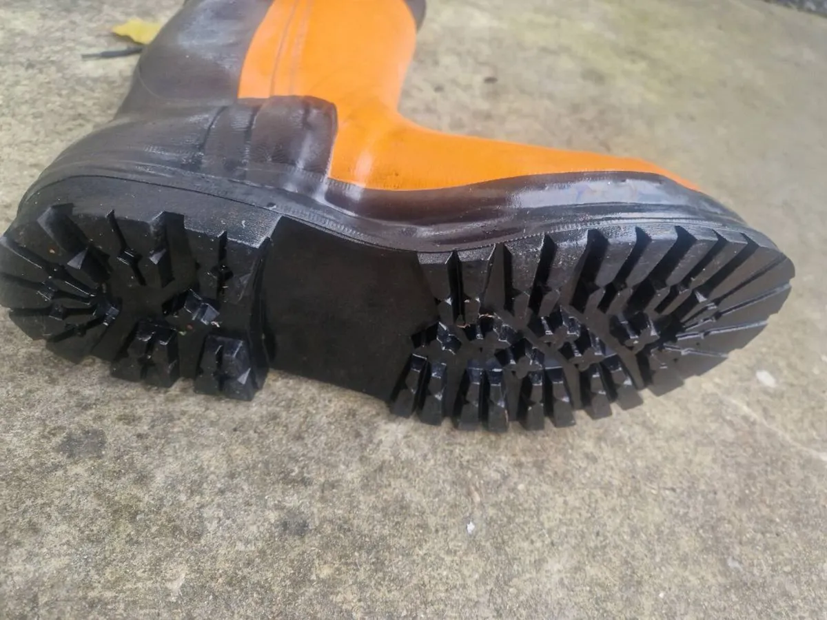 Professional chainsaw boots/wellies - Image 3