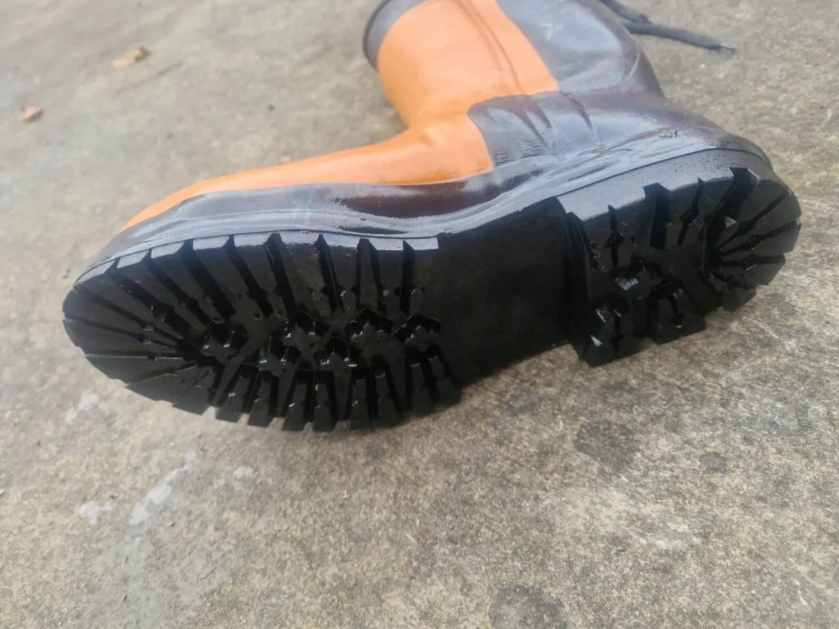 Professional chainsaw boots/wellies - Image 4