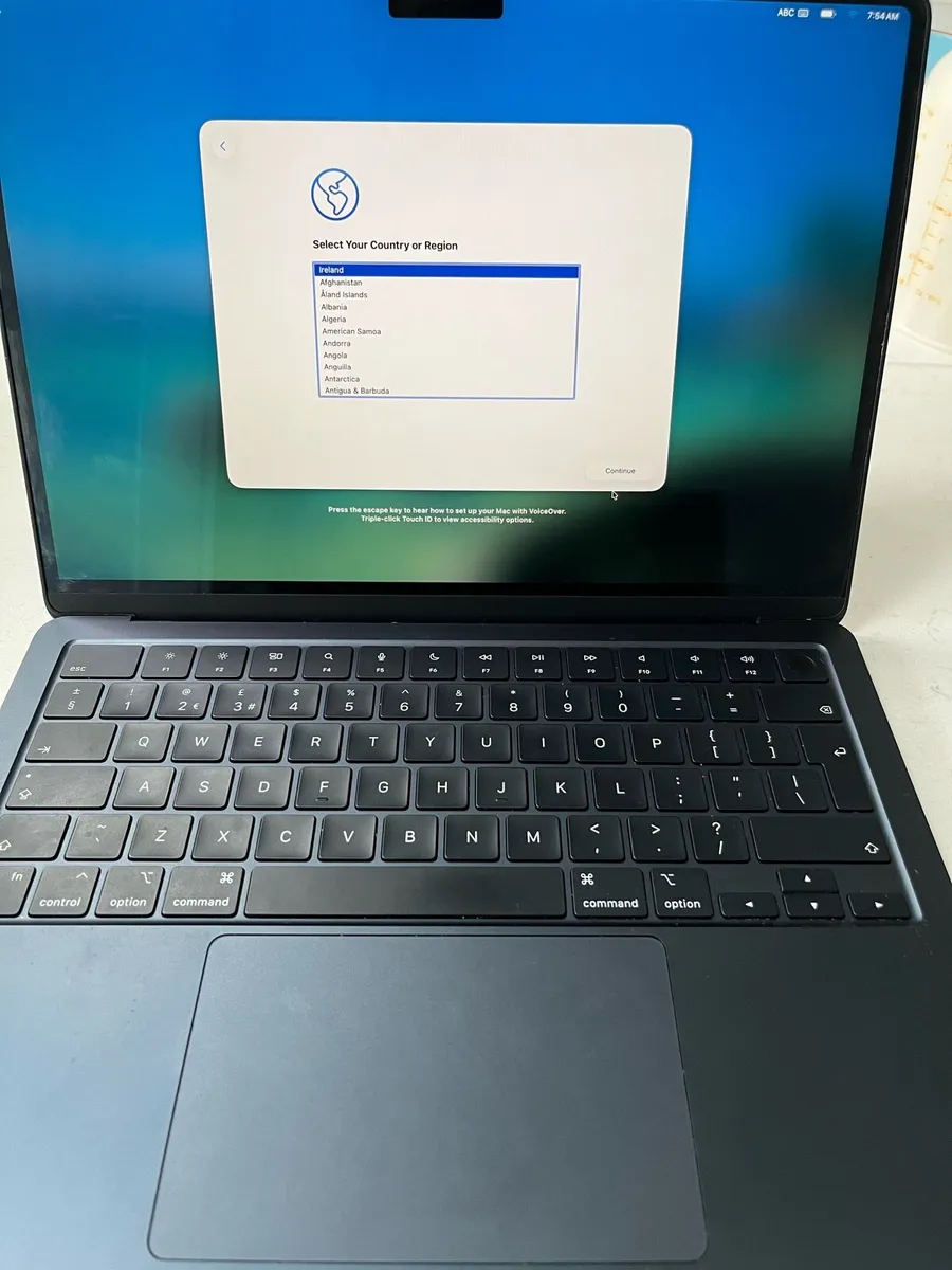 MacBook M2 2022 - Image 3