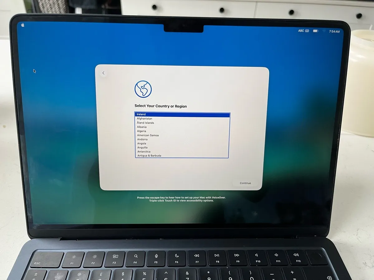 MacBook M2 2022 - Image 4
