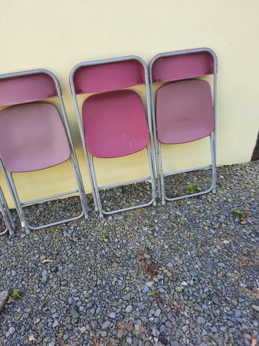 Foldable chairs - Image 4