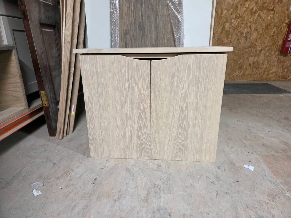 Floating cabinet - Image 1