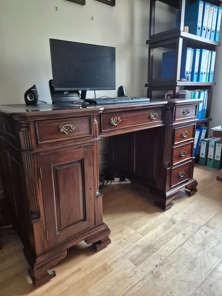 Partners Desk - Image 1